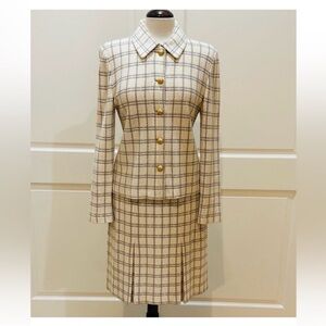 St. John ladies suit size 4 see measurements elastic waistband price is firm